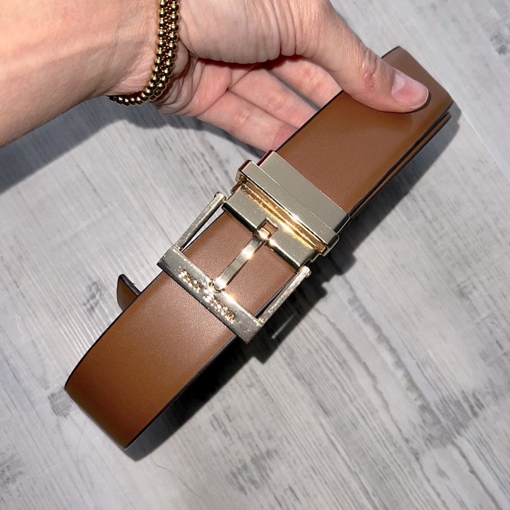 Michael Kors reversible belt!🤎🌻